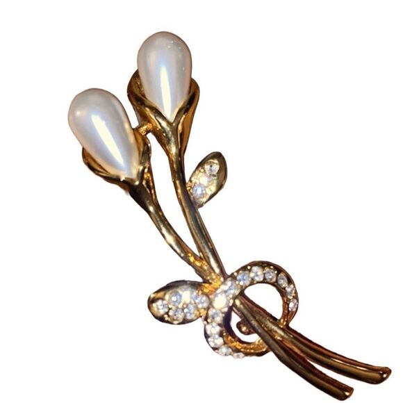 MI AMORE Flower Brooch-Pin With Crystal Accents Gold-Tone & White Colored - Picture 8 of 10